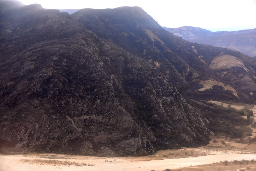 Tarija vuelve a estar en calma: incendio en la serranía de Sama fue controlado y sofocado en su totalidad
