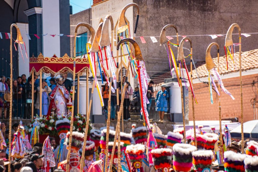 El Santo patrono recorrió las calles del centro de la ciudad en el inicio de la fiesta grande de Tarija San Roque
