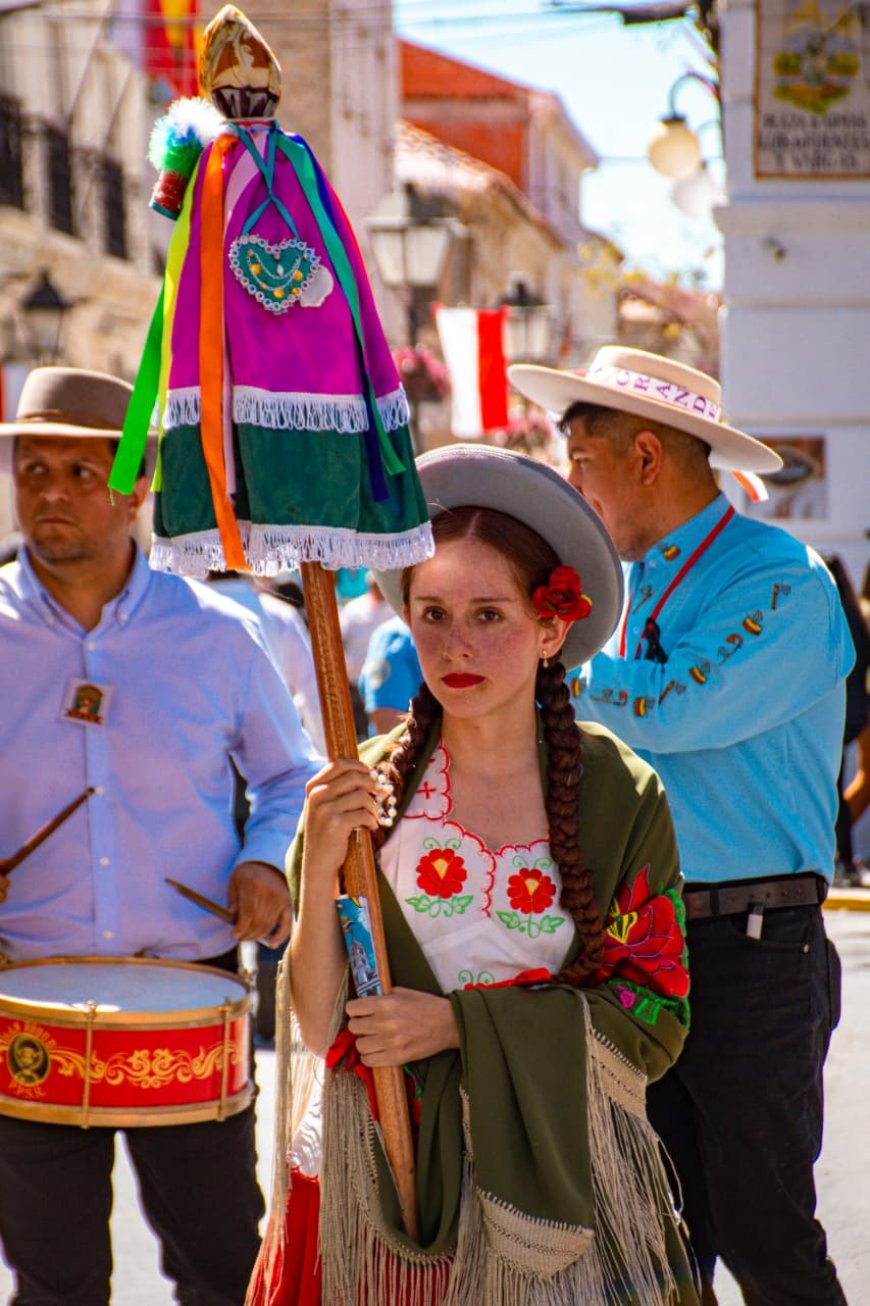 El Santo patrono recorrió las calles del centro de la ciudad en el inicio de la fiesta grande de Tarija San Roque