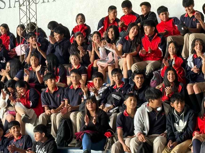 Alcaldía de Tarija continúa entregando material escolar de apoyo