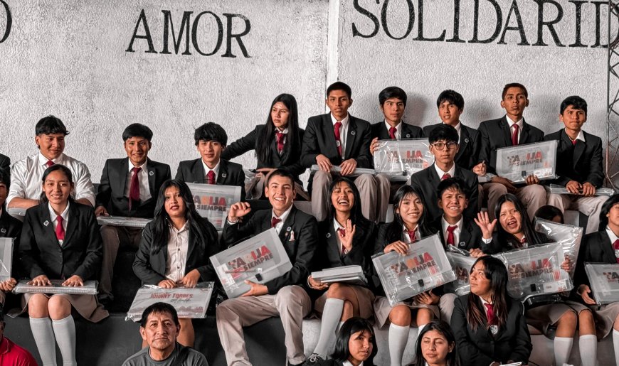 Alcaldía de Tarija continúa entregando material escolar de apoyo