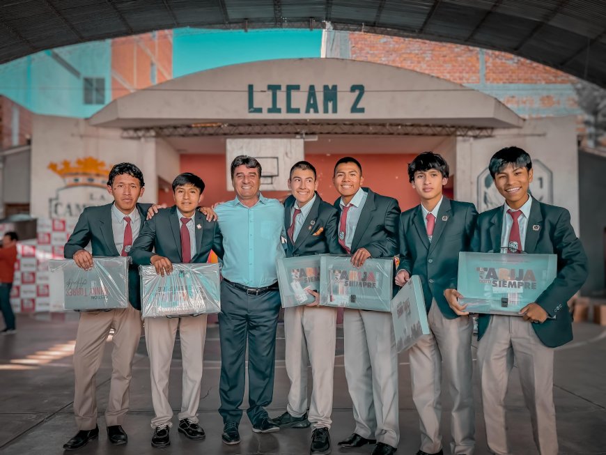 Alcaldía de Tarija continúa entregando material escolar de apoyo