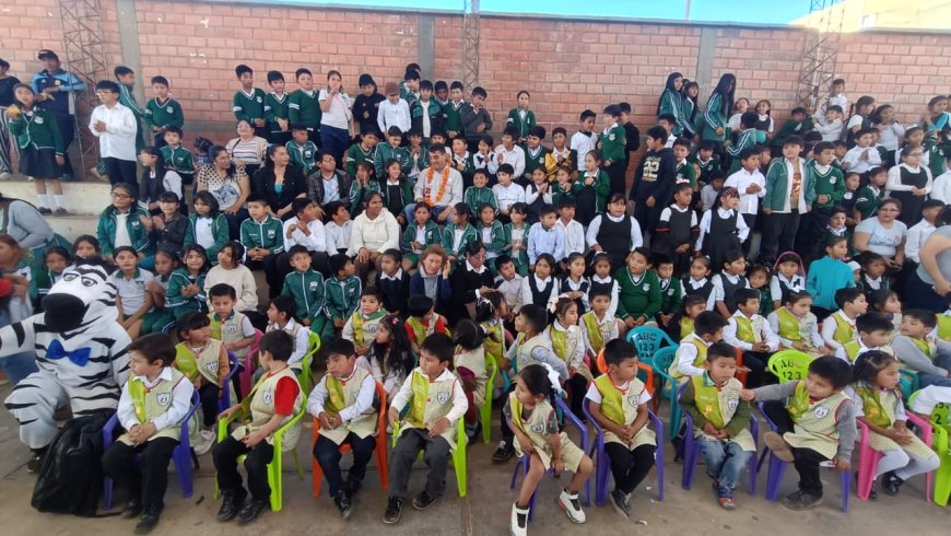 Alcaldía de Tarija entrego material escolar a estudiantes del colegio San Jorge 1