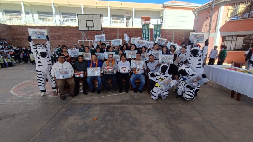 Alcaldía de Tarija entrego material escolar a estudiantes del colegio San Jorge 1