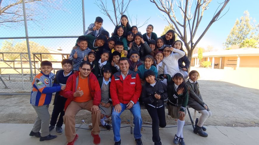 Alcalde de Tarija entregó material escolar en la UE Octavio Campero Echazú