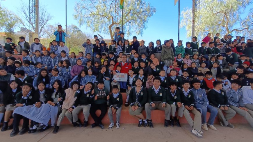 Alcalde de Tarija entregó material escolar en la UE Octavio Campero Echazú