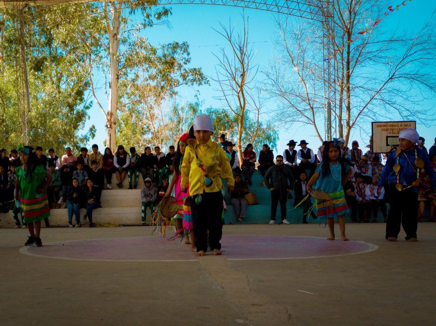 Alcalde llegó con material escolar de apoyo a las unidades educativas de El Portillo y Santa Ana La Nueva