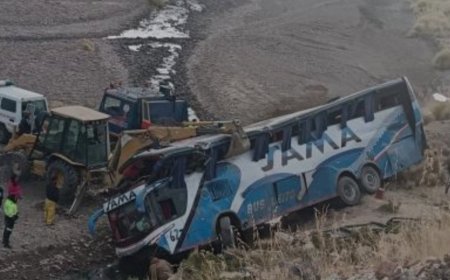 Lamentable accidente de bus en la carretera Potosí-Oruro deja 2 fallecidos y más de 20 heridos