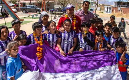 Alcalde de Tarija entrega e inaugura cancha polifuncional y tinglado en el barrio Artesanal