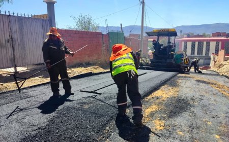 Alcaldía de Tarija asfalta calles en beneficio de las familias del barrio Municipal