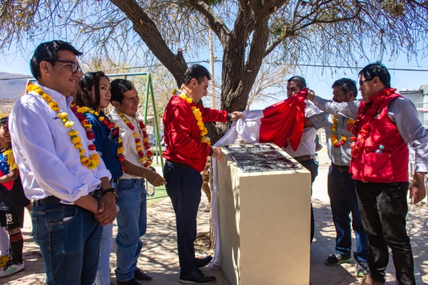 Alcalde de Tarija entrega e inaugura cancha polifuncional y tinglado en el barrio Artesanal