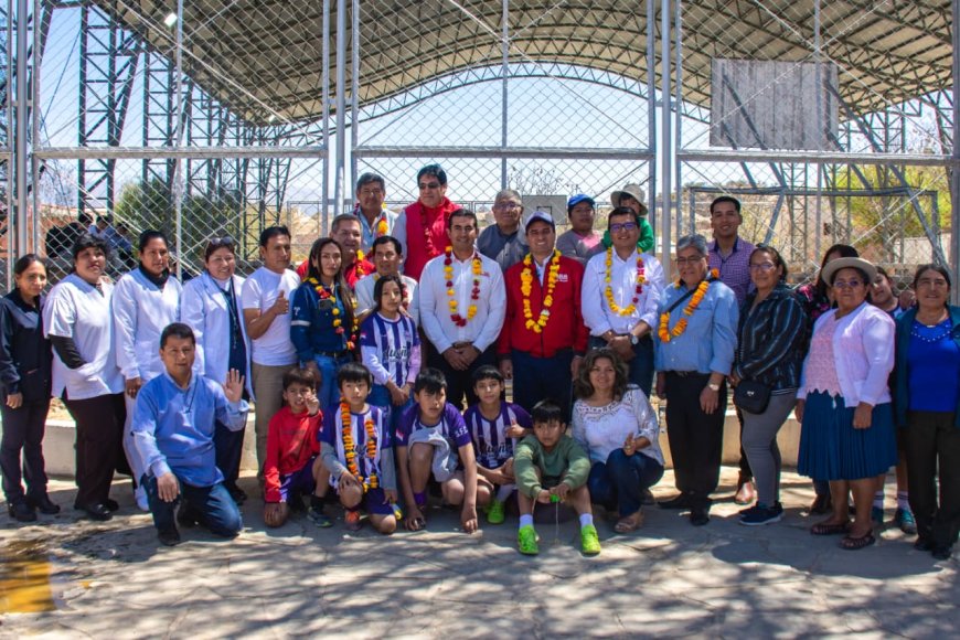 Alcalde de Tarija entrega e inaugura cancha polifuncional y tinglado en el barrio Artesanal