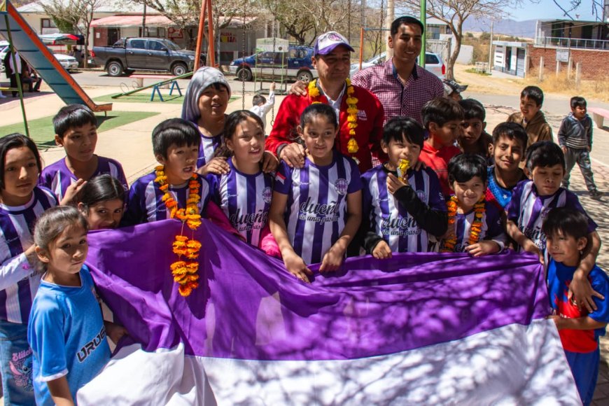 Alcalde de Tarija entrega e inaugura cancha polifuncional y tinglado en el barrio Artesanal