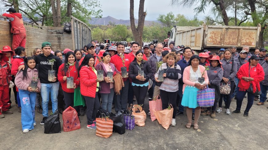 Alcaldía intercambió 10 mil plantines de rosas por bolsas y botellas plásticas
