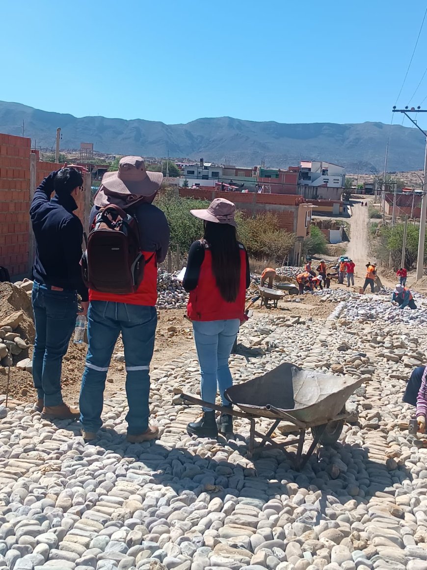 Alcaldía realiza empedrado de calles de cinco barrios del distrito 8