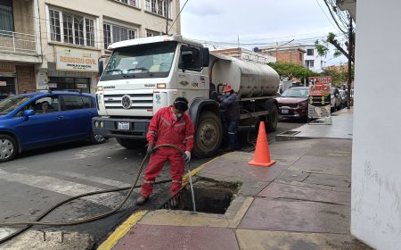 Alcaldía de Tarija continúa con la limpieza y mantenimiento de las 800 boca-tormentas