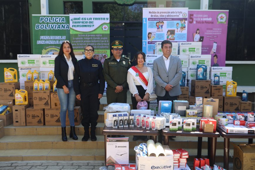 Alcalde de Tarija entrega material de equipamiento e insumos  a la Policía Boliviana