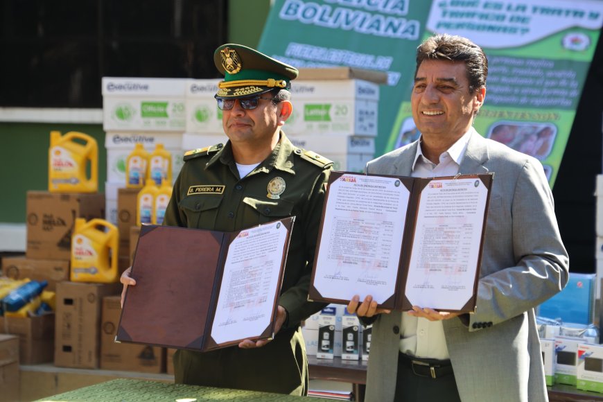 Alcalde de Tarija entrega material de equipamiento e insumos  a la Policía Boliviana