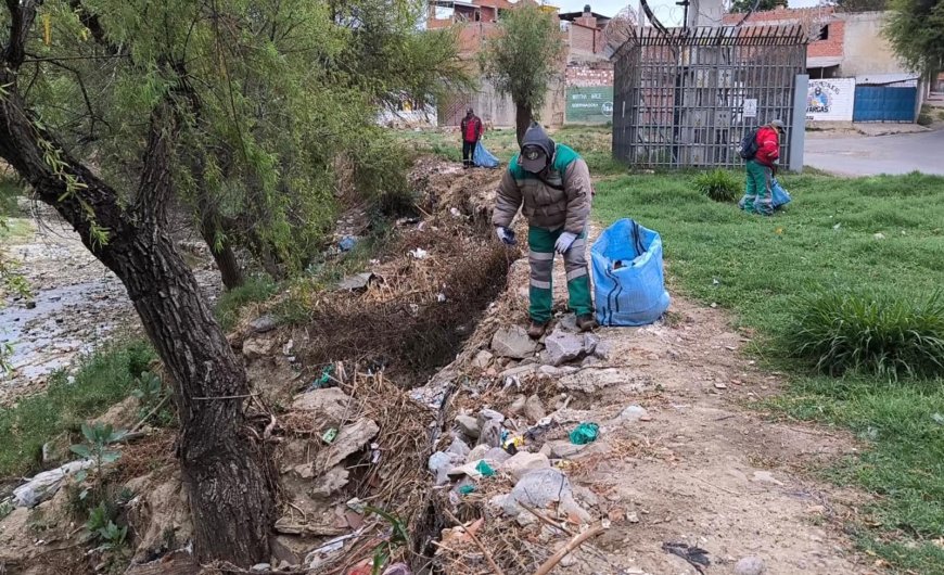 EMAT realiza la limpieza de la quebrada El Monte por quinta vez consecutiva
