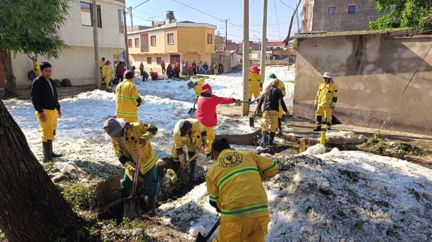 Alcaldía de Tarija continúa atendiendo zonas afectadas por la granizada