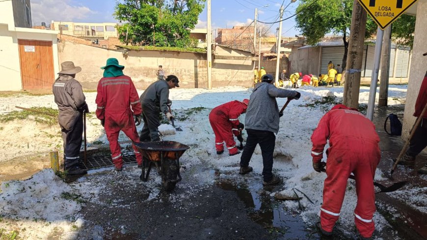 Alcaldía de Tarija continúa atendiendo zonas afectadas por la granizada
