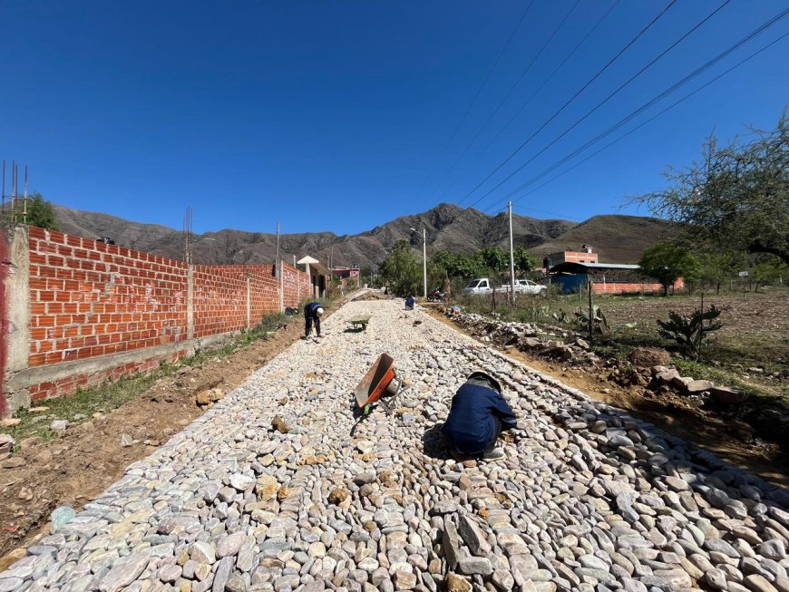 Alcaldía de Tarija avanza con el proyecto de empedrado de calles en beneficio de 4,986 familias  del distrito 13