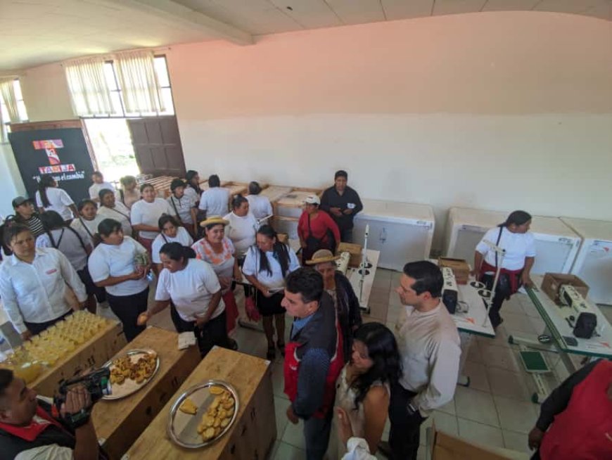 Alcaldía y Visión Mundial hacen entrega de equipamiento a mujeres capacitadas en centro CAP