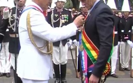 El Presidente Paz es reconocido como capitán general de las FFAA y recibe la Gran Cruz de la Orden