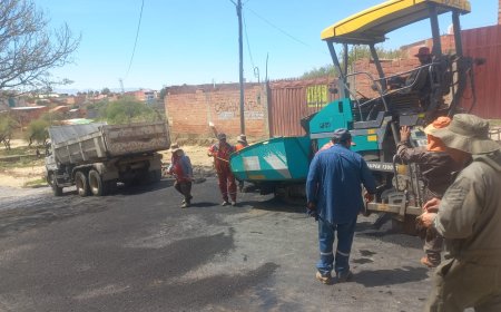 Alcaldía asfalta calle 26 de mayo que conecta al Distrito 8 y 9