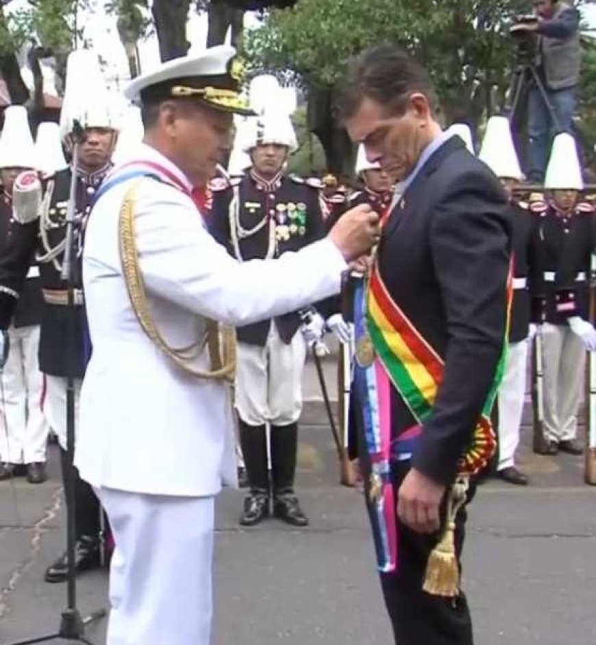 El Presidente Paz es reconocido como capitán general de las FFAA y recibe la Gran Cruz de la Orden