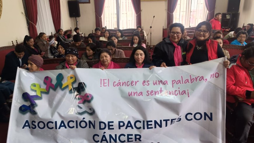 Alcaldía de Tarija entregó 60 pelucas a pacientes con cáncer