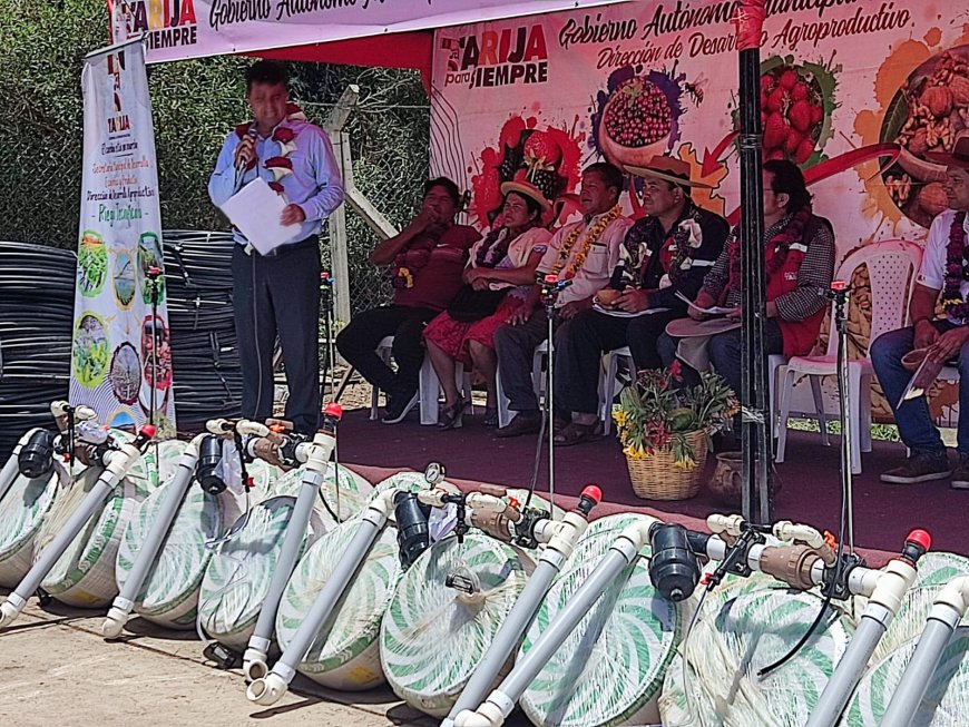 Alcalde de Tarija entrega materiales para la implementación de sistemas de riego en las subcentrales de Lazareto y Tolomosa