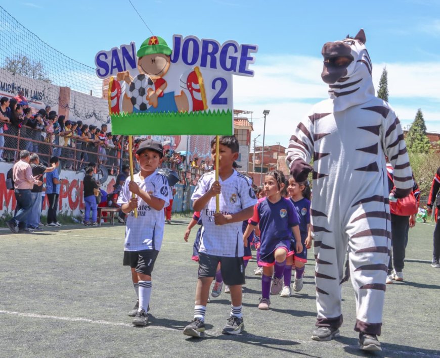 Alcalde Torres dio inicio de la III versión del Campeonato de fútbol Kids 2025