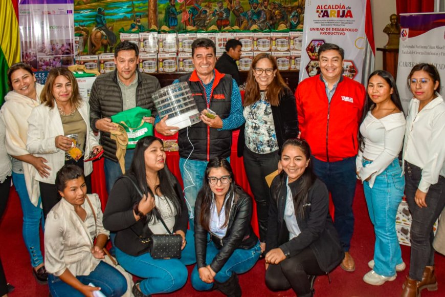 Alcaldía de Tarija entrega equipamiento a 30 emprendedoras que comercializarán fruta deshidratada
