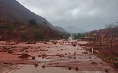 Las lluvias torrenciales causan deslizamientos y bloquean la carretera Camargo - Tarija