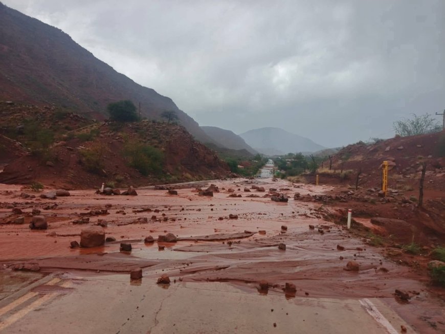 Las lluvias torrenciales causan deslizamientos y bloquean la carretera Camargo - Tarija