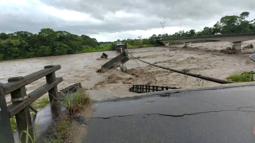 El puente Ichoa, ubicado en el municipio de Entre Rios, colapsó