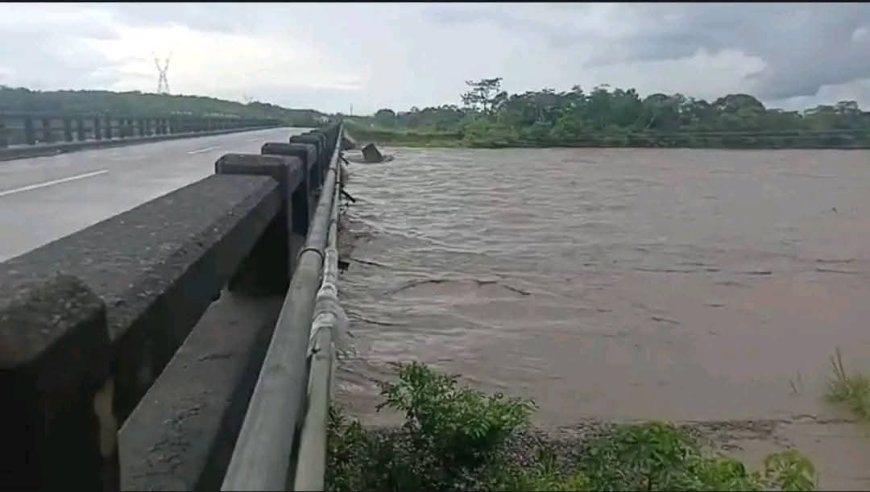 El puente Ichoa, ubicado en el municipio de Entre Rios, colapsó