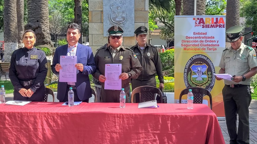 Alcalde entrega equipamiento y mobiliario a la Policía de Tarija