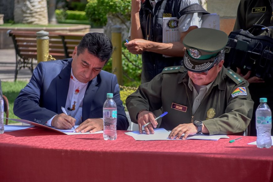 Alcalde entrega equipamiento y mobiliario a la Policía de Tarija