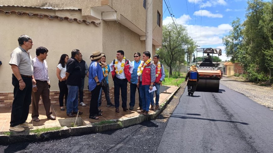 Alcaldía de Tarija llego con asfalto al barrio San Geronimo