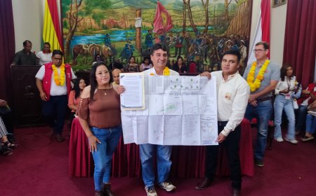Alcalde de Tarija entrega dos nuevas planimetrías para los barrios “Niño Salvador” y  “La Violetas”