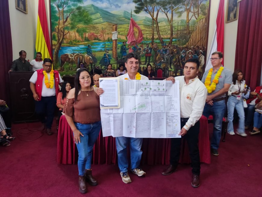 Alcalde de Tarija entrega dos nuevas planimetrías para los barrios “Niño Salvador” y  “La Violetas”