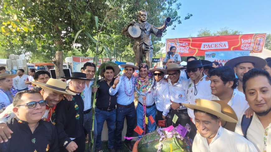 Alcalde de Tarija  bautiza al campo de los compadre con el nombre “Vicente Sapito Mealla”