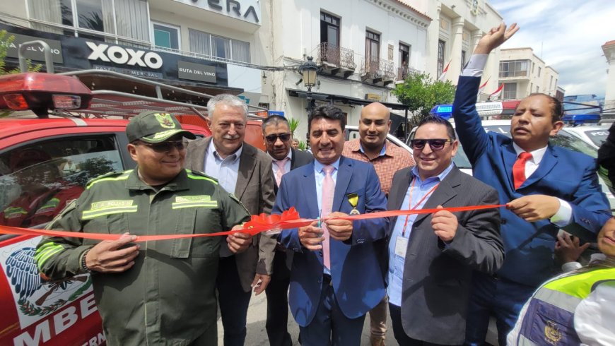 Alcalde de Tarija realizó la entrega de 10 camionetas, dos motocicletas y equipamiento para la Policía
