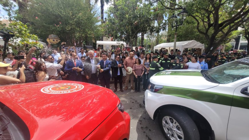 Alcalde de Tarija realizó la entrega de 10 camionetas, dos motocicletas y equipamiento para la Policía
