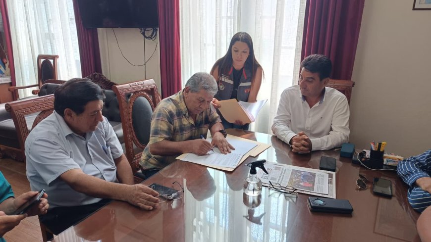 Alcalde de Tarija firma un convenio para hacerse cargo de la basura de Entre Ríos