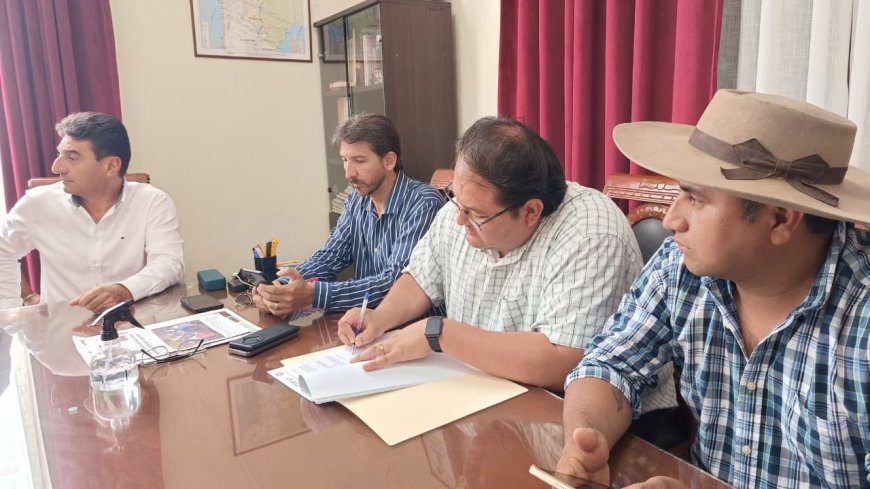 Alcalde de Tarija firma un convenio para hacerse cargo de la basura de Entre Ríos