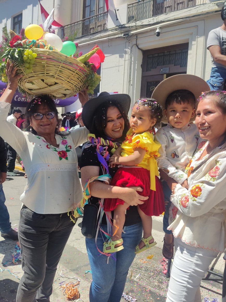 Alcalde de Tarija anima la fiesta de comadres