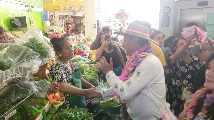 Alcalde de Tarija anima la fiesta de comadres